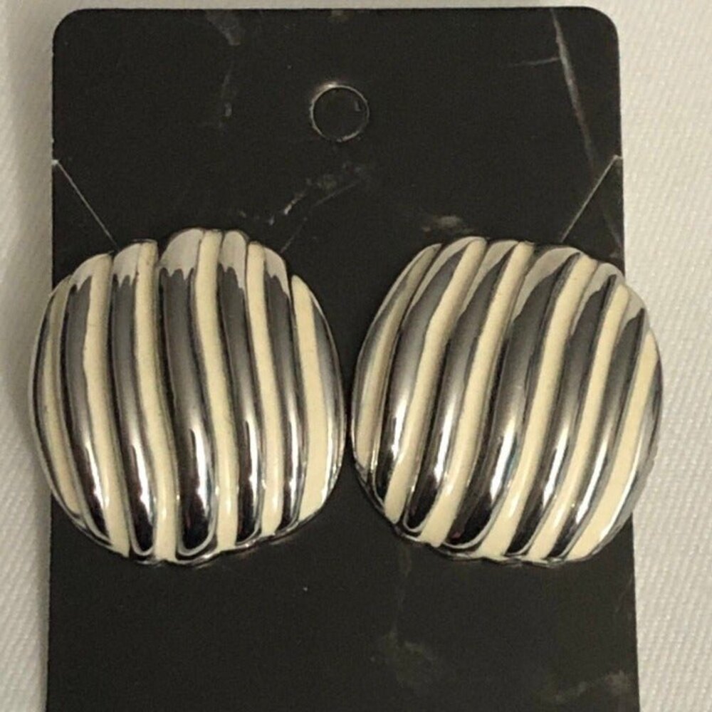 VTG Silver Metal Lined Rounded Square Pierced Earring Studs